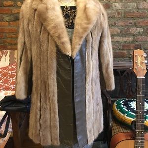 Gorgeous and very unique vintage Women’s fur (possibly mink) coat.